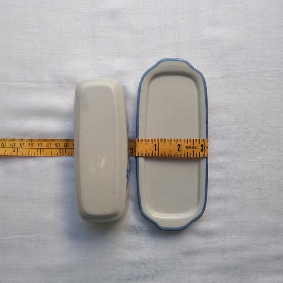 Vintage Pfaltzgraff Stoneware Yorktowne Covered Butter Dish - Picture 7 of 7